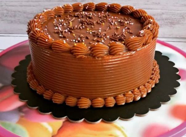 Vanilla Cake With Dulce de Leche